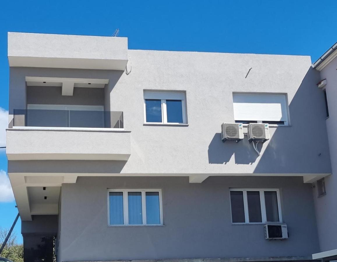 שיבניק Luxury Apartman Imperio מראה חיצוני תמונה