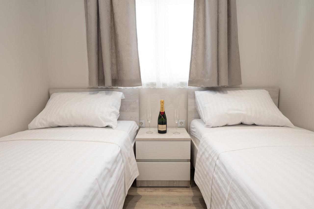 שיבניק Luxury Apartman Imperio מראה חיצוני תמונה