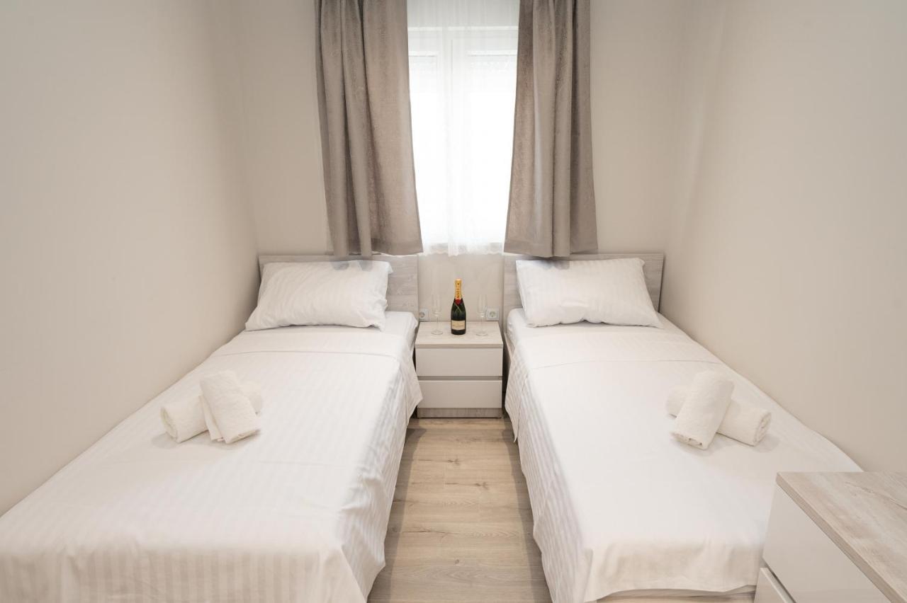 שיבניק Luxury Apartman Imperio מראה חיצוני תמונה