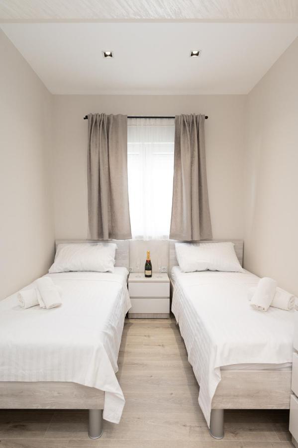 שיבניק Luxury Apartman Imperio מראה חיצוני תמונה