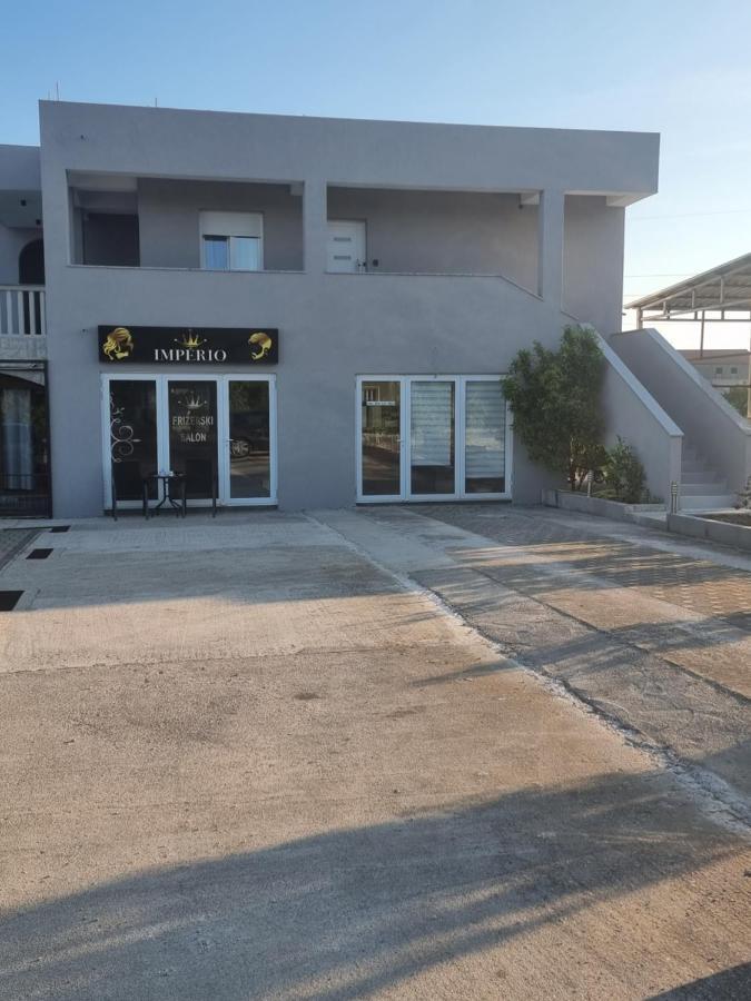 שיבניק Luxury Apartman Imperio מראה חיצוני תמונה