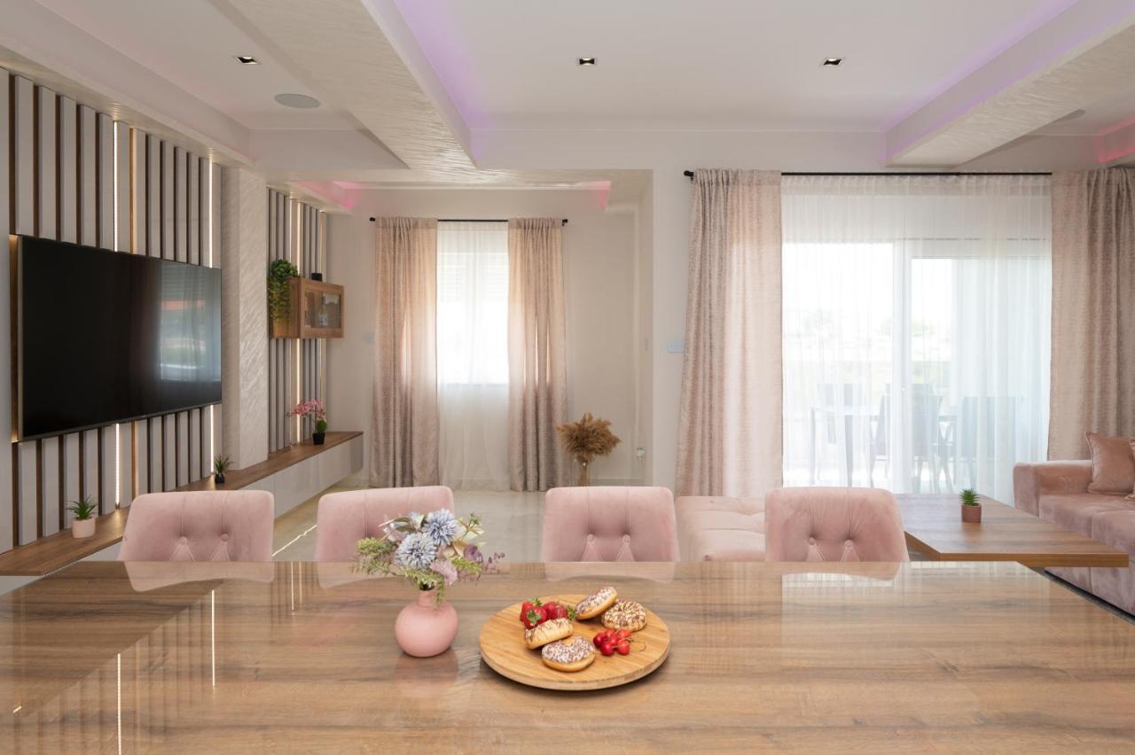 שיבניק Luxury Apartman Imperio מראה חיצוני תמונה