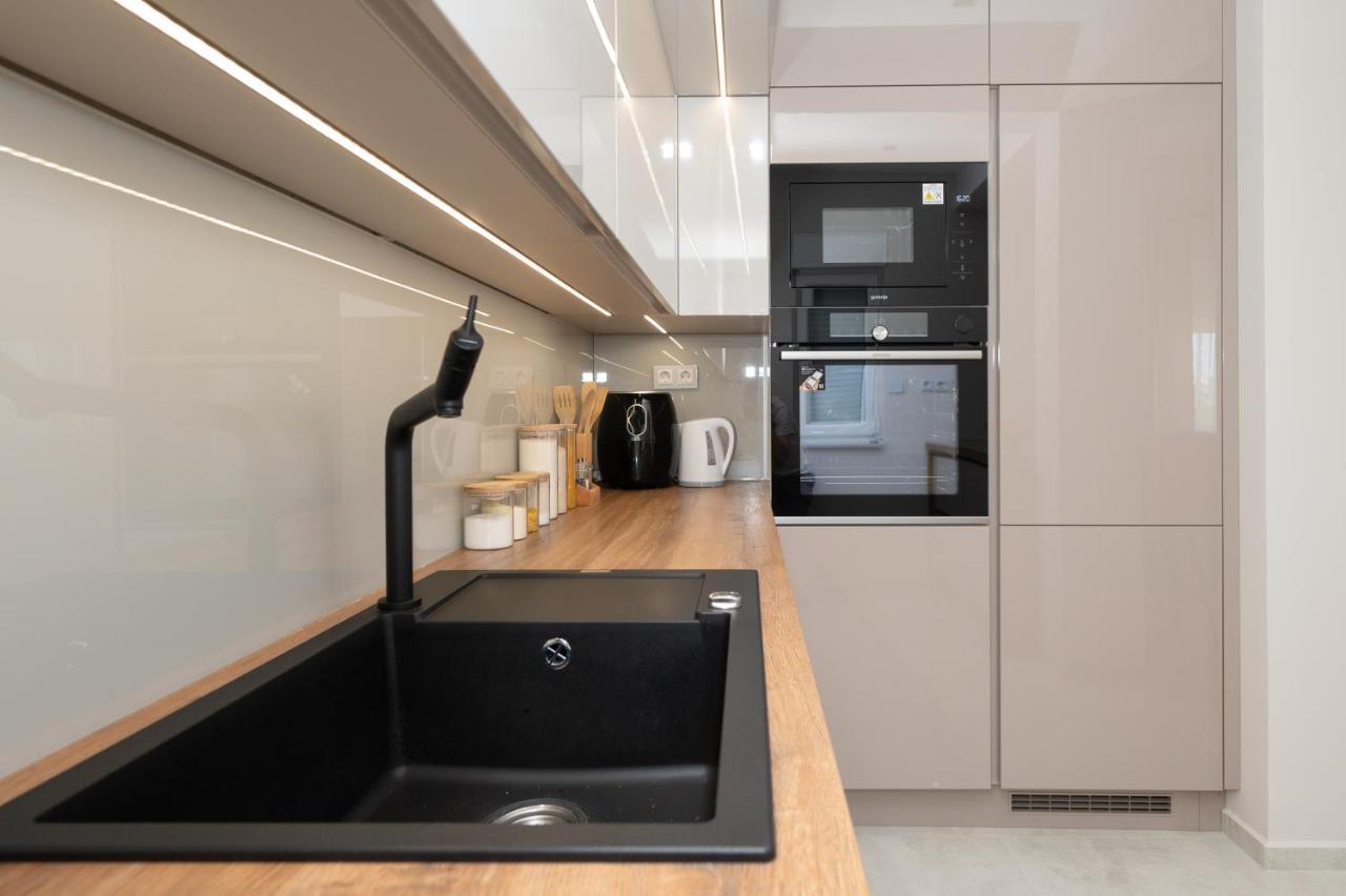 שיבניק Luxury Apartman Imperio מראה חיצוני תמונה