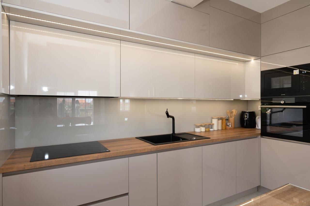 שיבניק Luxury Apartman Imperio מראה חיצוני תמונה