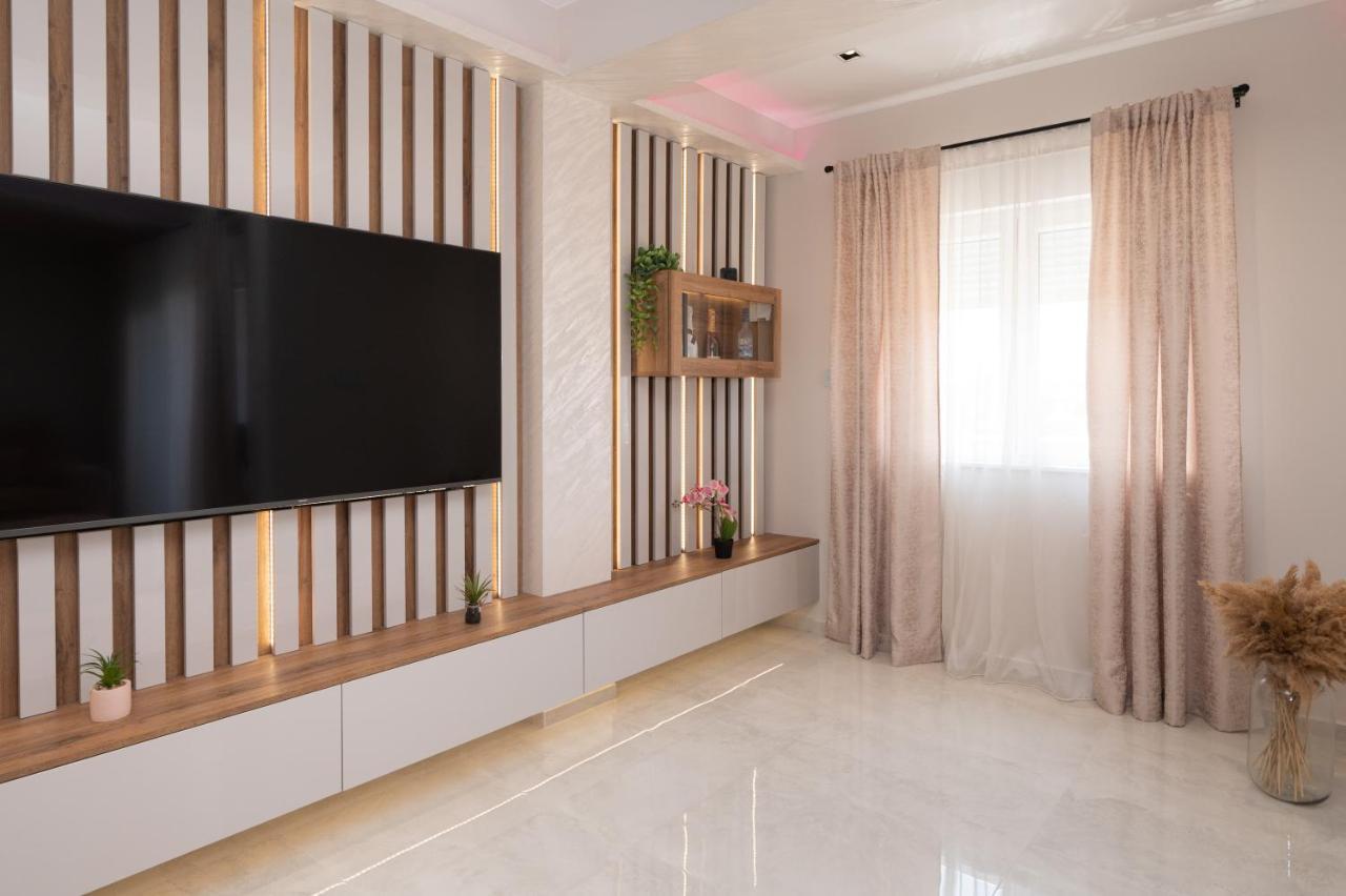 שיבניק Luxury Apartman Imperio מראה חיצוני תמונה
