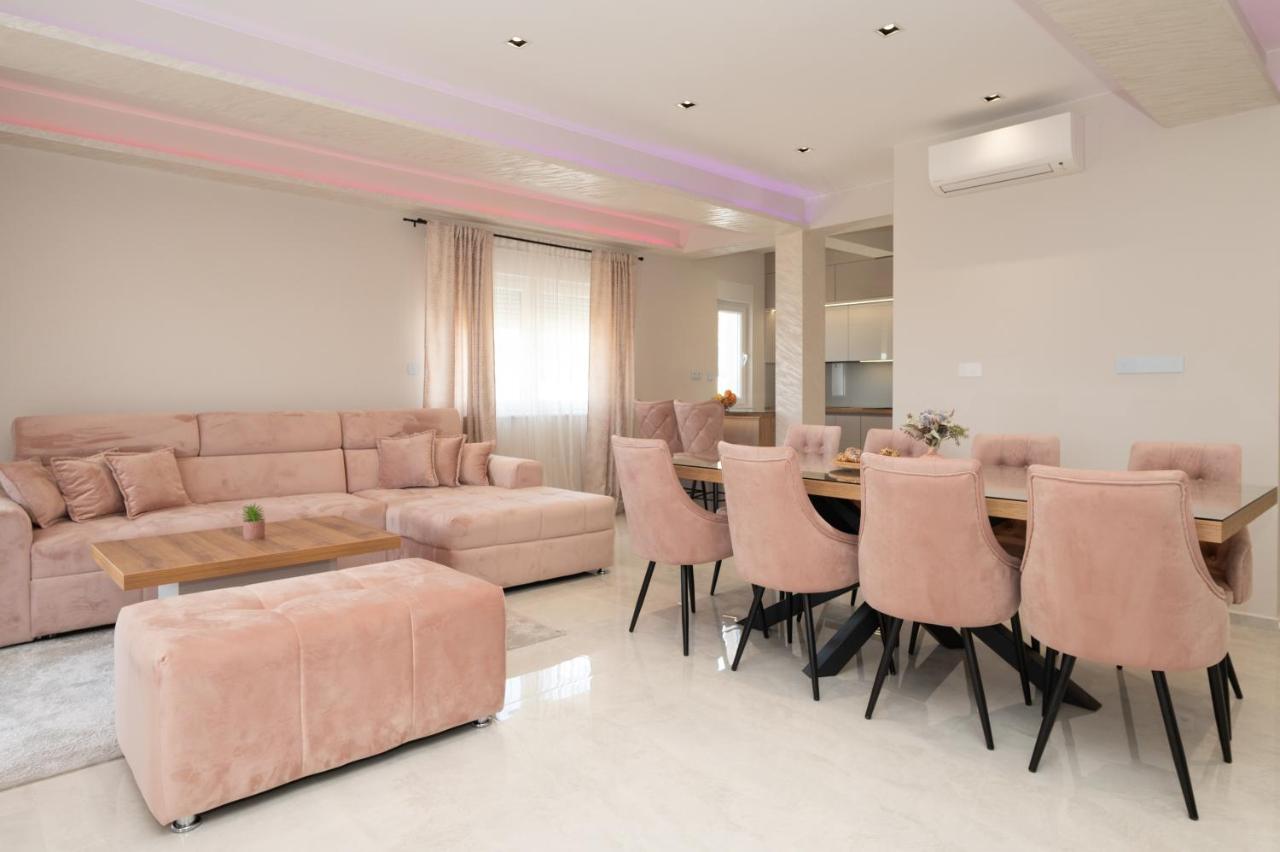 שיבניק Luxury Apartman Imperio מראה חיצוני תמונה