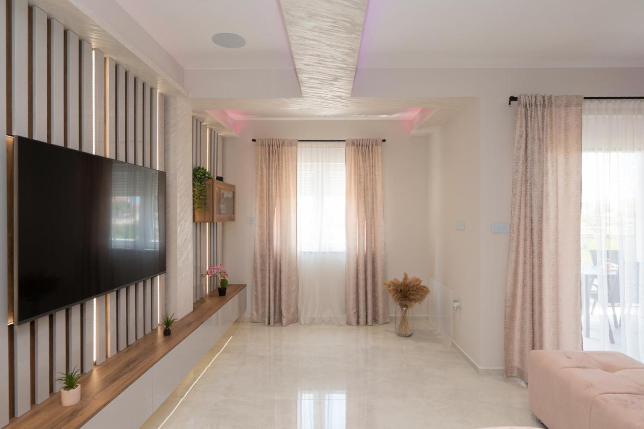 שיבניק Luxury Apartman Imperio מראה חיצוני תמונה